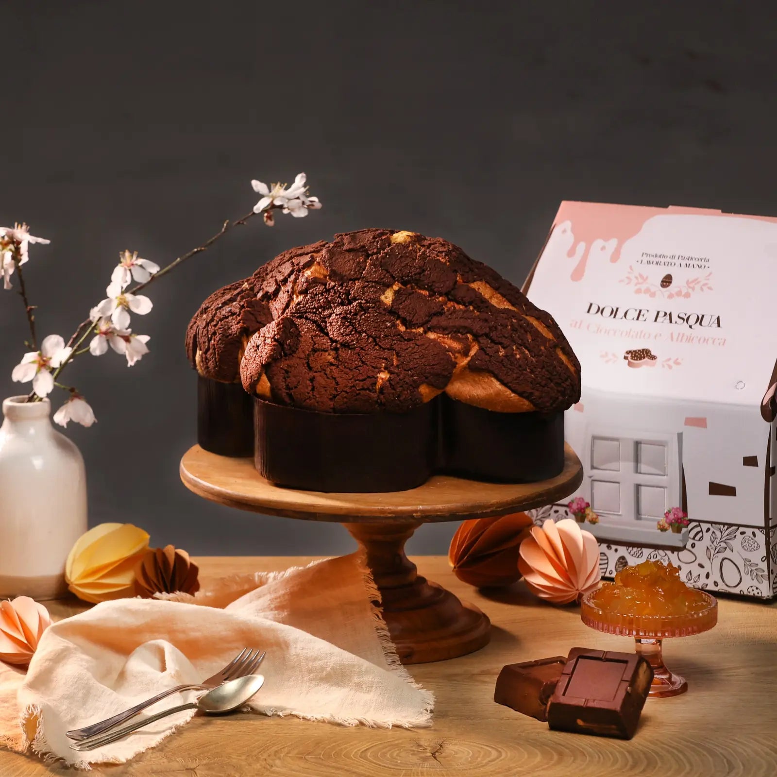 Colomba con Cioccolato e Albicocca